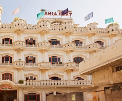 https://imgcld.yatra.com/ytimages/image/upload/t_hotel_yatra_city_desktop/v1456906874/Domestic Hotels/Hotels_Bhatinda/Hotel Bahia Fort/Facade_147.jpg